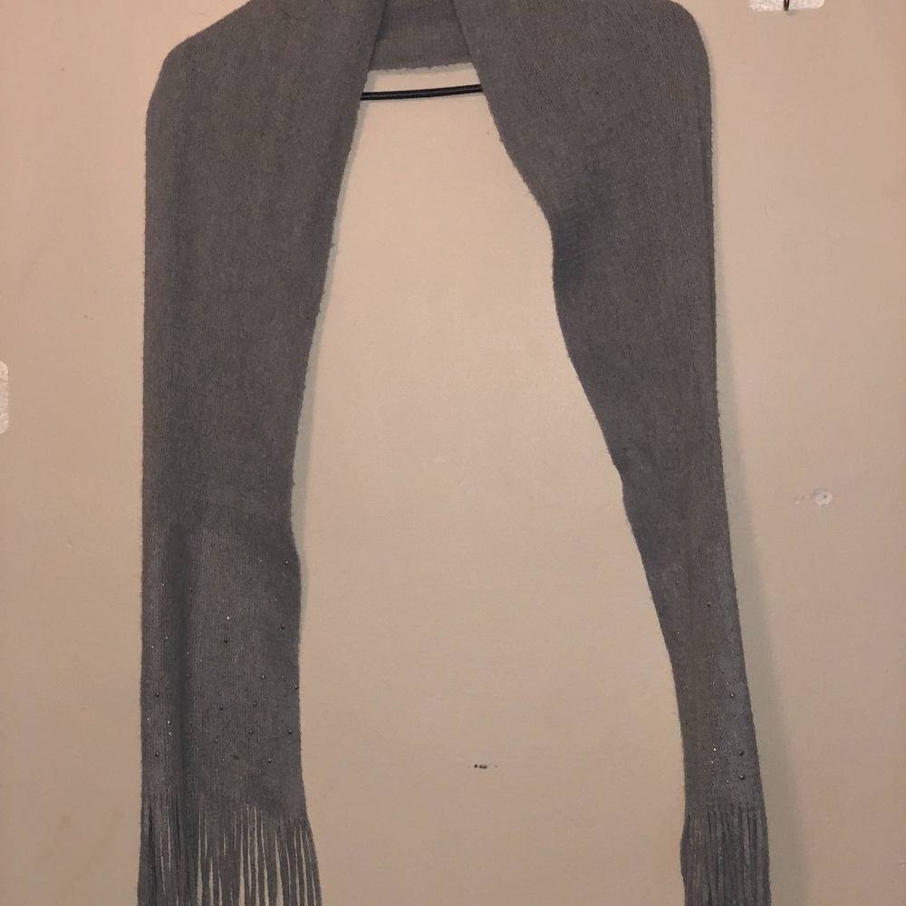 A gray scarf